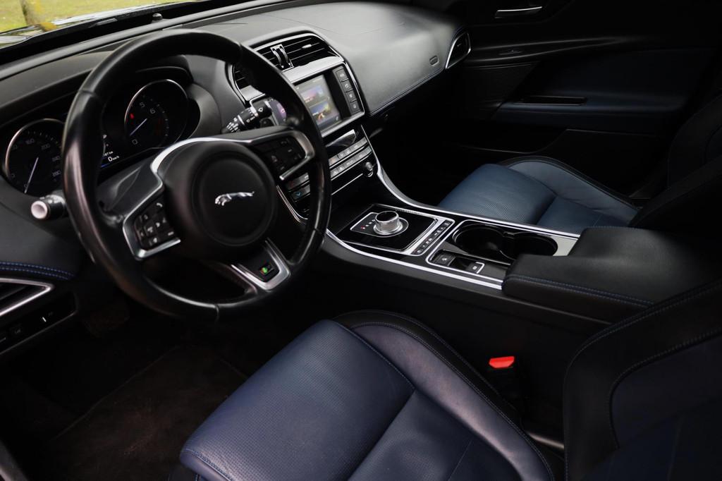 Jaguar XE 2.0 Portfolio Aut.| R-Sport | Panorama | Stoelverw, Achterwielaandrijving, 4 cilinders, Blauw, XE