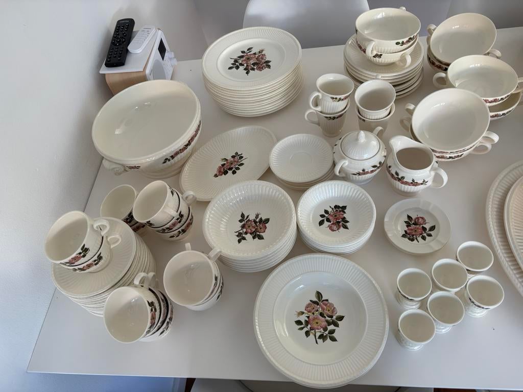 Uitgebreid Wedgwood Briar Rosé Servies - Z.G.A.N., Ophalen, Zo goed als nieuw, Wedgwood, Porselein