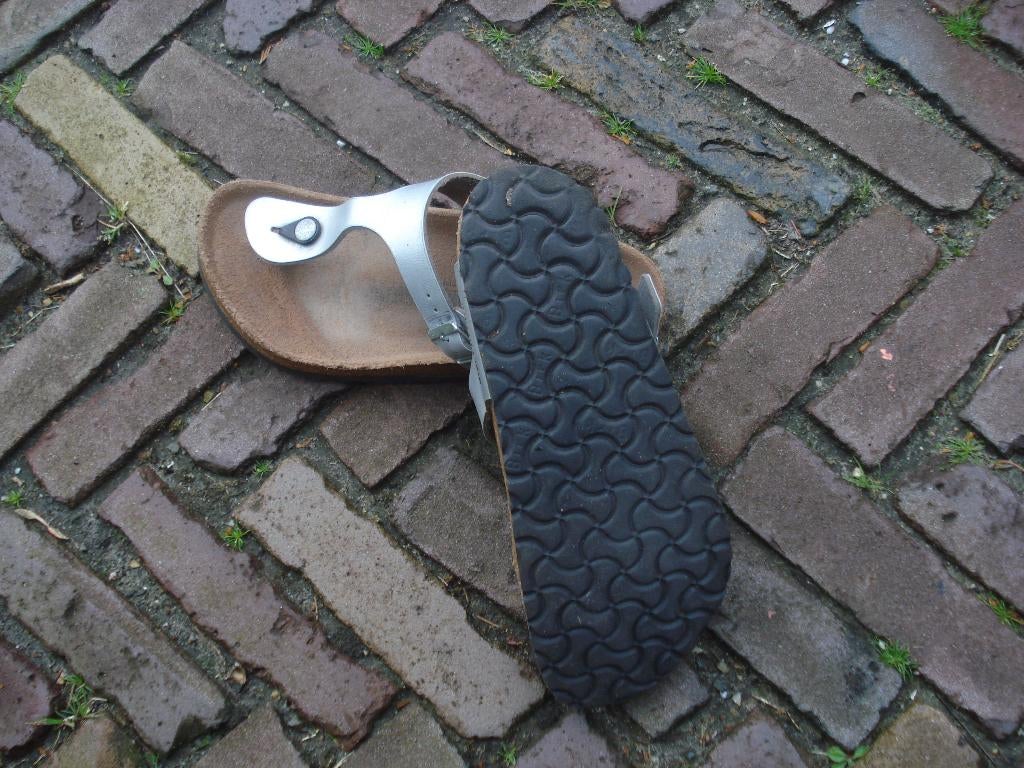 GIZEH BIRKENSTOCK ZILVER 39 NU GRATIS VERZENDING PER POST, Slippers, Overige kleuren, Verzenden, Zo goed als nieuw