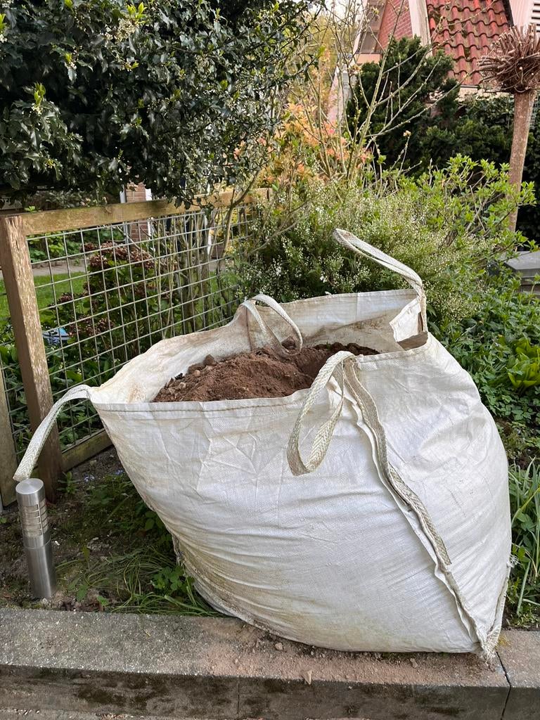 Big bag of soil and pavement stones, Ophalen, Zo goed als nieuw