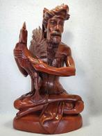 Antiek houten beeld Indonesië man met haan Pan Akus Bali, Ophalen of Verzenden