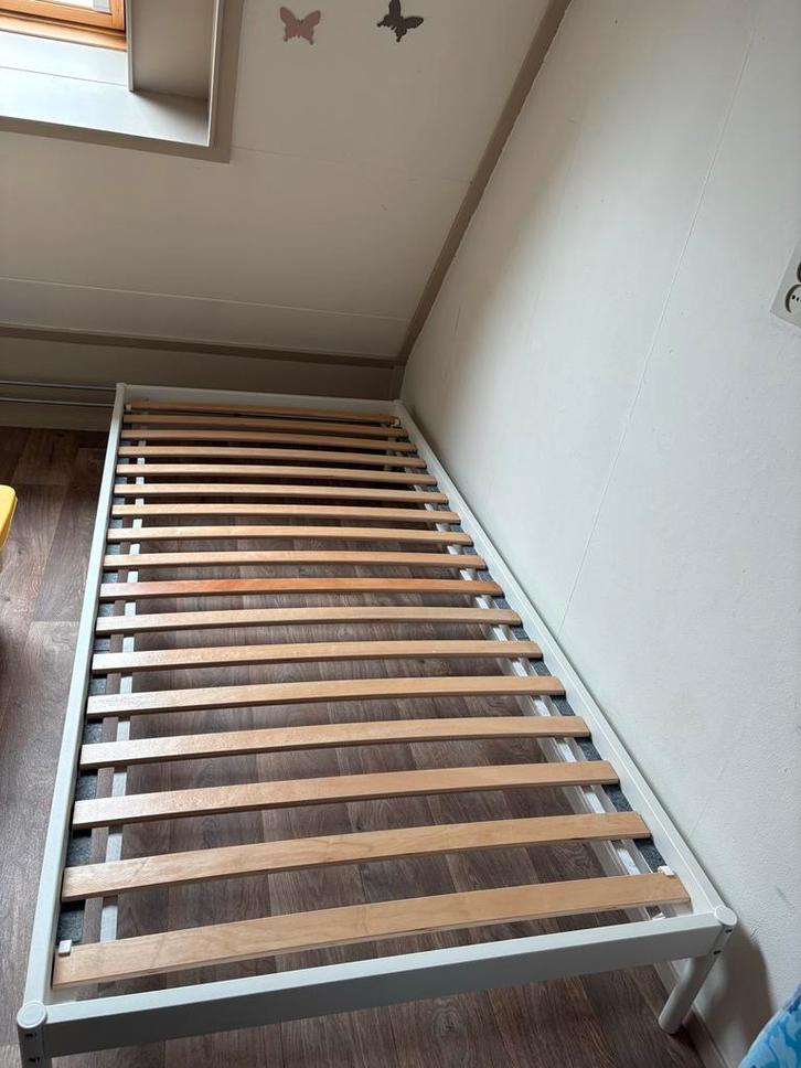 IKEA VEVELSTAD Bedframe 200x90cm, Huis en Inrichting, Slaapkamer | Bedden, Gebruikt, Eenpersoons, 90 cm, 200 cm, Metaal, Wit, Ophalen