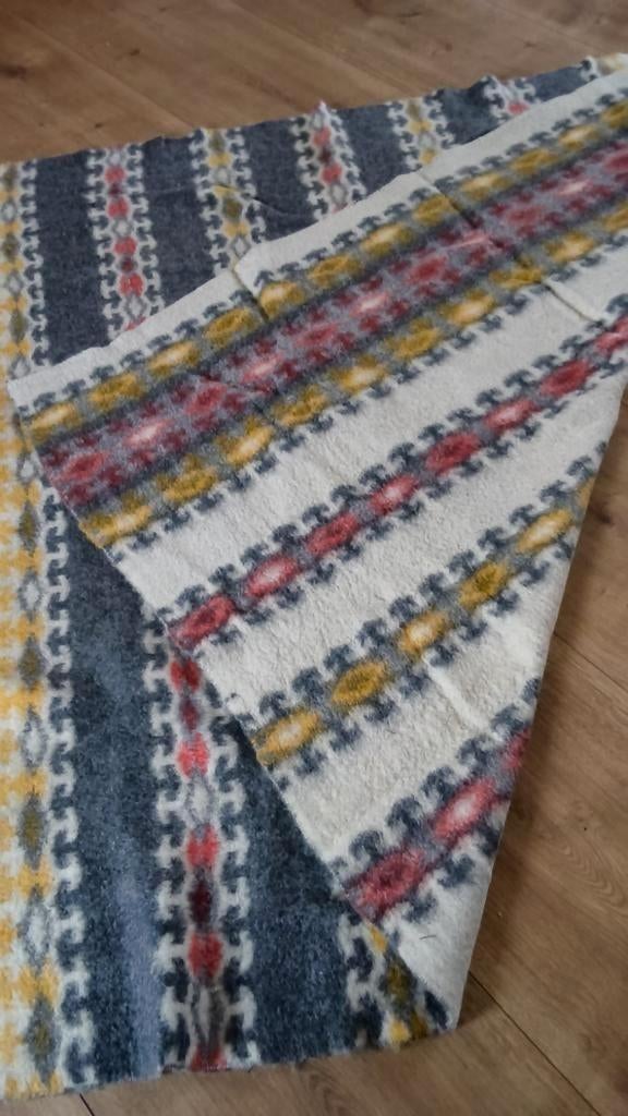 Vintage wollen deken, prima vera 1,45/1.70 grijs/rood/geel, Huis en Inrichting, Woonaccessoires | Plaids en Woondekens, Ophalen of Verzenden