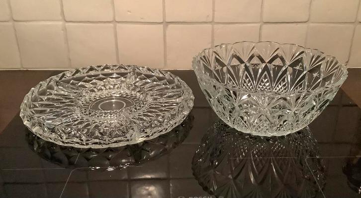 Mooie geslepen glazen serveerschaal - Grote glazen schaal, Antiek en Kunst, Antiek | Schalen, Ophalen of Verzenden