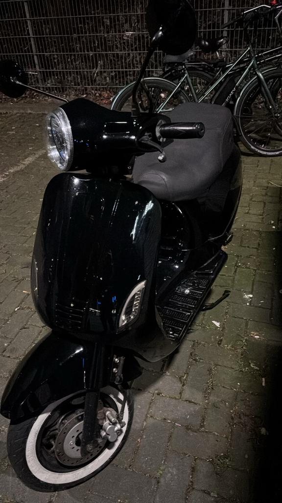 Capri Scooter (5.000 km), Fietsen en Brommers, Zo goed als nieuw, Benzine, Ophalen, Overige merken