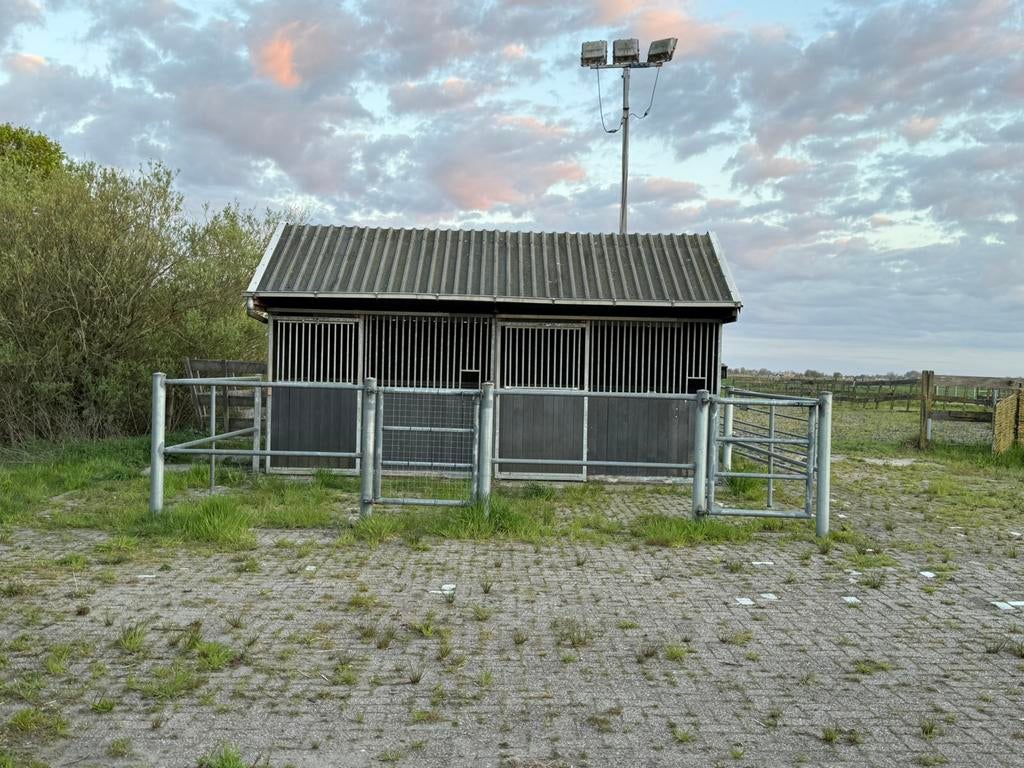 Buitenverblijf paardenbox, Stalling