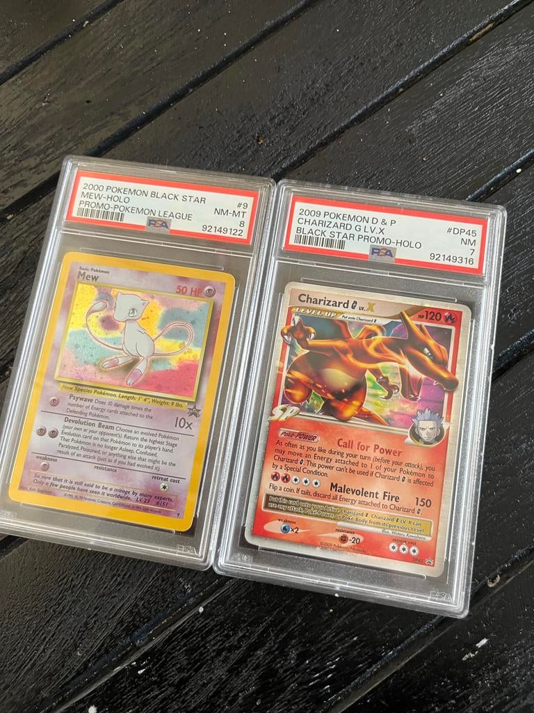 Vintage Pokemon kaarten PSA: Mew en Charizard, Ophalen of Verzenden, Zo goed als nieuw, Meerdere kaarten