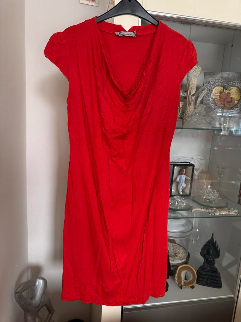 Queen Mum Rode Zwangerschapsjurk Maat L, Kleding | Dames, Jurken, Zo goed als nieuw, Maat 42/44 (L), Rood, Knielengte, Ophalen of Verzenden