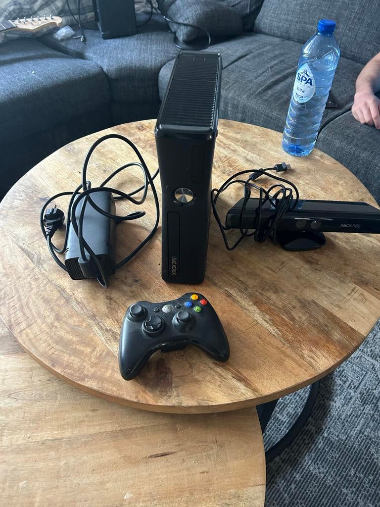 Xbox 360 met Kinect en diverse games, Ophalen of Verzenden, Met 1 controller, 250 GB, Gebruikt