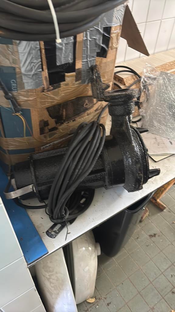 Rioolgemaal pompen, Ophalen of Verzenden, Zo goed als nieuw