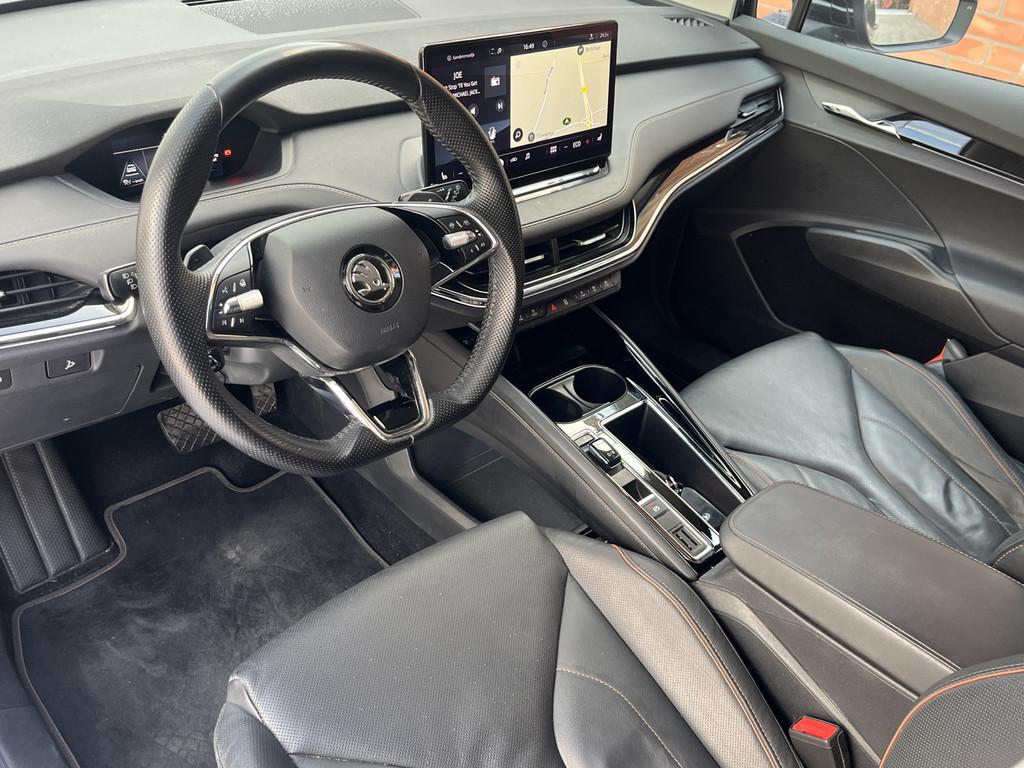 Skoda Enyaq iV 80 First Edition | Stuur- en stoelverwarming, Auto's, Skoda, 12 maanden, Achterwielaandrijving, Gebruikt, Zwart