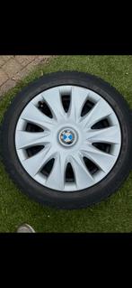 Winterbanden BMW 1 Serie (205/55R16) met wieldoppen, Ophalen, Gebruikt, 16 inch, Banden en Velgen