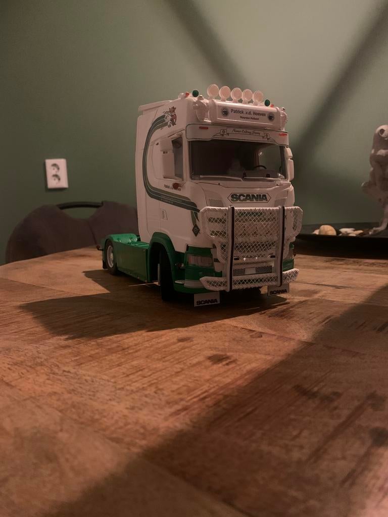 1:24 scania S 730 patrick van de hoeven, Hobby en Vrije tijd, Ophalen, Nieuw, Bus of Vrachtwagen, Overige merken