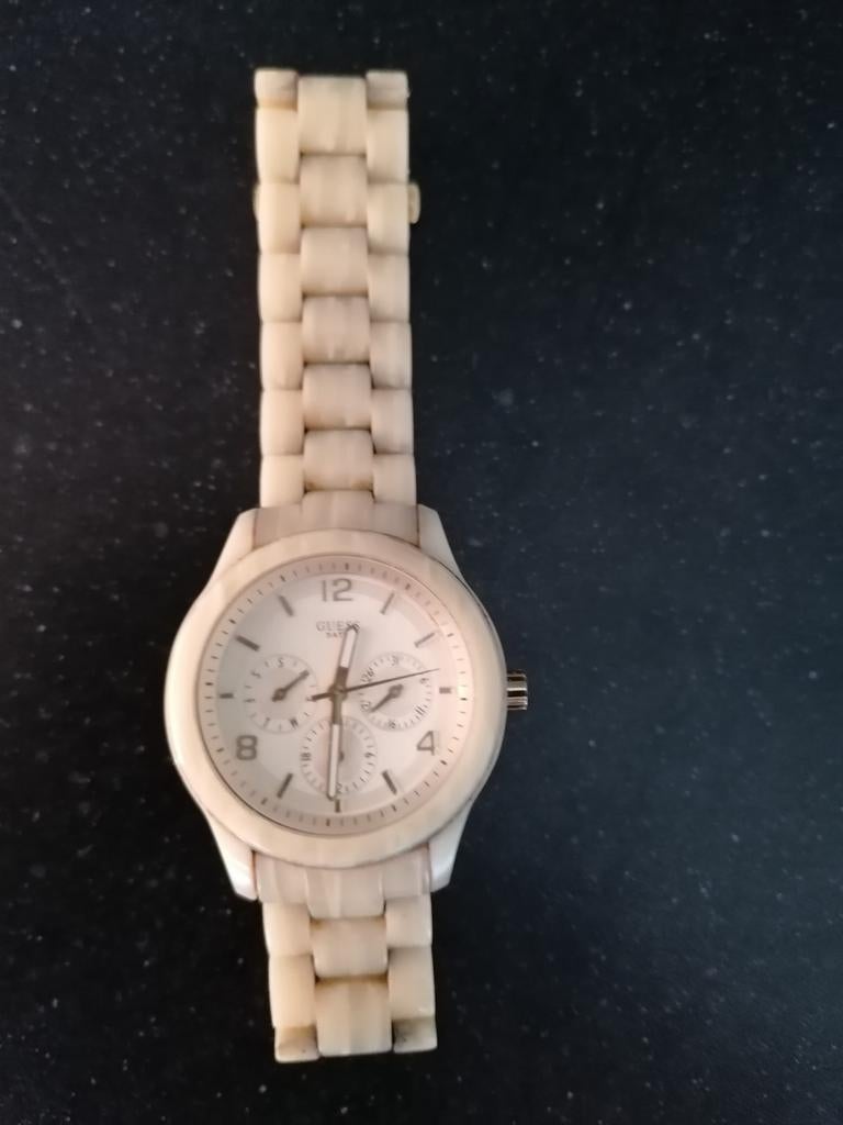 Mooi marmeren Guess dames horloge, Sieraden, Tassen en Uiterlijk, Horloges | Dames, Zo goed als nieuw, Polshorloge, Overige merken