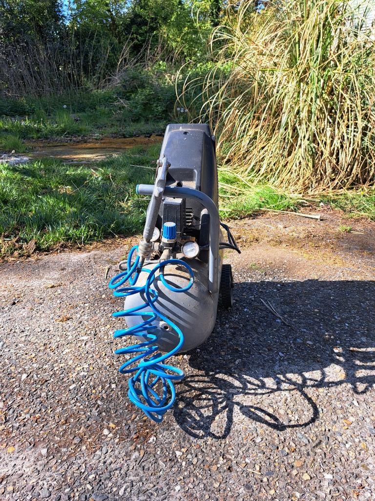 Complete set: Ferm Compressor + Bostitch Tacker, Doe-het-zelf en Verbouw, Minder dan 25 liter, Ophalen, Minder dan 200 liter/min