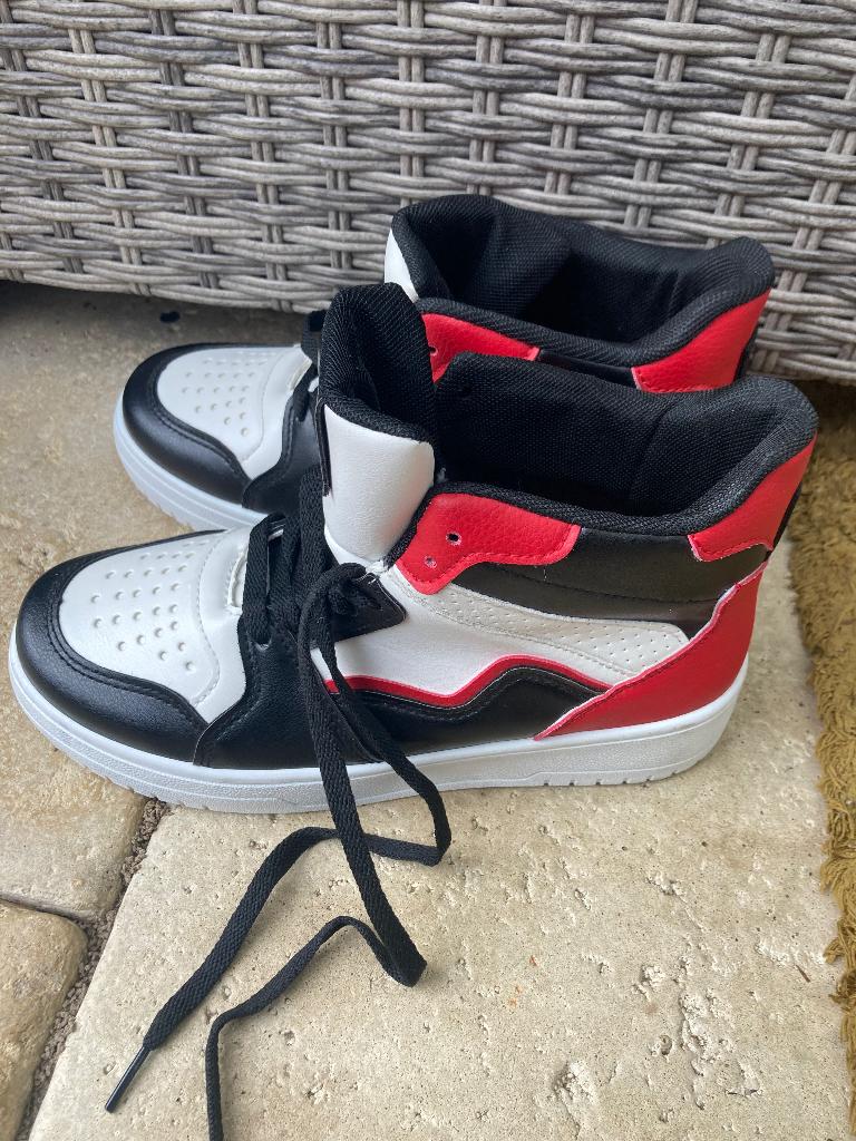 Sneaker nieuw, Ophalen of Verzenden, Zo goed als nieuw, Overige maten