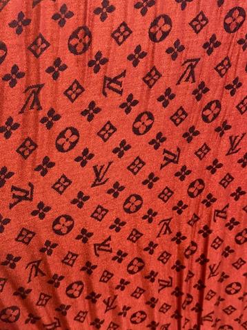 Lv en Fendi sjaal  beschikbaar voor biedingen