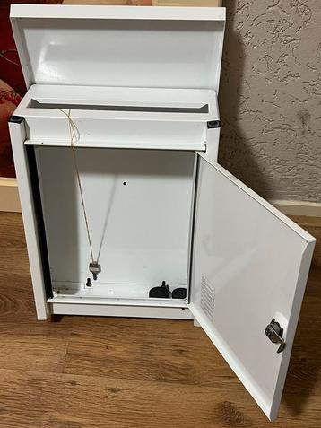 Witte Staande Brievenbus - Brabantia beschikbaar voor biedingen