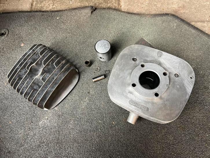 Originele 278-02.605 cilinder set, Fietsen en Brommers, Brommeronderdelen | Zundapp, Gebruikt, Cilinder, Ophalen of Verzenden
