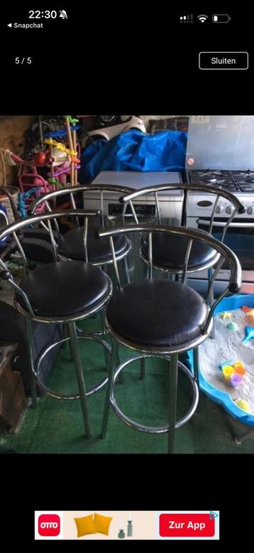 4 draaibare barstoelen beschikbaar voor biedingen