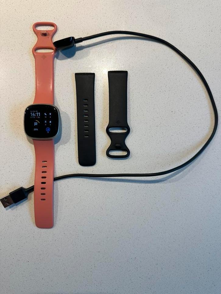 Fitbit Versa 3 Smart Watch + Fitbit Aria2 smart weegschaal, Sieraden, Tassen en Uiterlijk, Smartwatches, Gebruikt, Zwart, Hartslag
