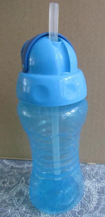 goede  blauwe bidon - 350 ml - met stevig rietje  beschikbaar voor biedingen