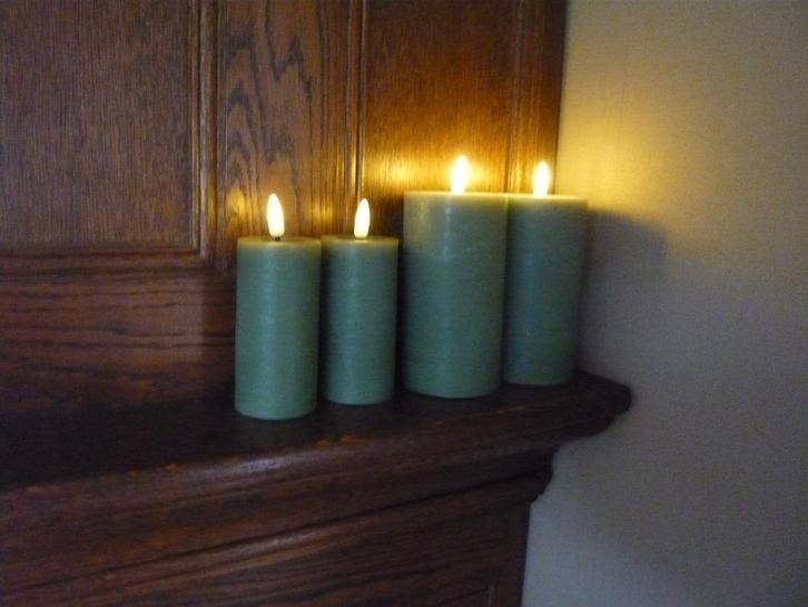 4x LED wax kaars groen met timer 2x10cm en 2x13cm, Diversen, Kerst, Zo goed als nieuw, Ophalen of Verzenden