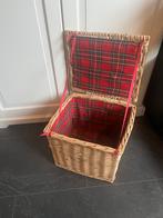 Vintage rieten mand bekleed stof met schotse ruit, kerst, Gebruikt, Mand, Ophalen of Verzenden, Riet