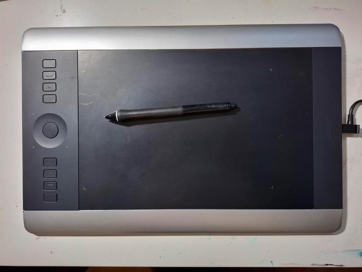 Wacom Intuos Pro Medium PTH-651 Tekentablet, Computers en Software, Tekentablets, Gebruikt, Bedraad, Multi-touch, Ophalen