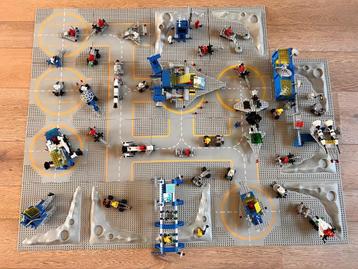 Zeer grote classic Lego Space verzameling met maanplaten etc beschikbaar voor biedingen