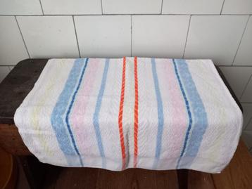 mooie vintage handdoek, wit met pastelkleur blauw, 60s nieuw beschikbaar voor biedingen