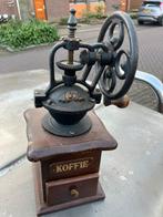 Antieke koffiemolen met draaiwiel, Ophalen of Verzenden