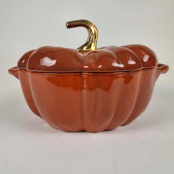 Staub Pompoen Cocotte kaneel 24cm beschikbaar voor biedingen