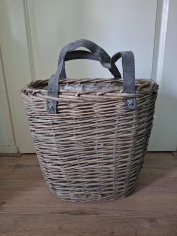 Prachtige rotan mand van Countryfield met hengsels beschikbaar voor biedingen