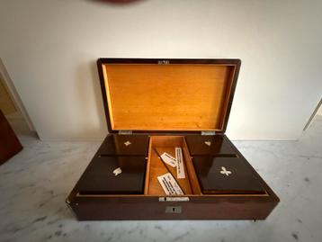 Antieke Fichesdoos met Fiches uit 1920 beschikbaar voor biedingen