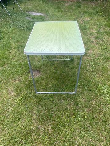 Camping tafel beschikbaar voor biedingen