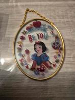 Nieuwe disney sneeuwwitje showcase suncatcher / glashanger, Verzamelen, Efteling, Ophalen of Verzenden, Nieuw, Beeldje of Poppetje