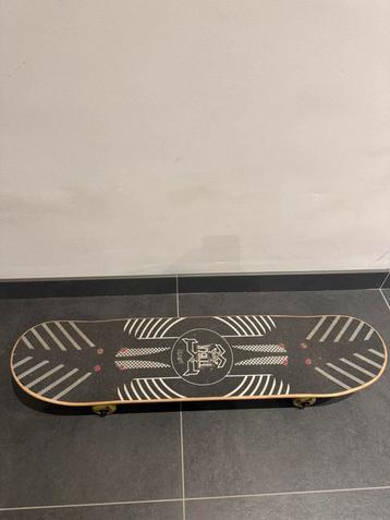 Titus T-fiber skateboard beschikbaar voor biedingen