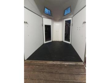 Renovatie en onderhoud paardentrailers beschikbaar voor biedingen