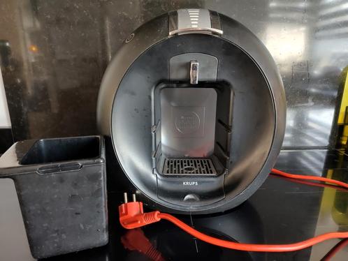 Gratis af te halen: Dolce Gusto koffiezetapparaat (lekt), Witgoed en Apparatuur, Koffiezetapparaten, Gebruikt, Koffiepads en cups