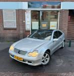 Mercedes C-Klasse 2.0 C180 Sportcoupe AUT Pano/APK, Auto's, Mercedes-Benz, Automaat, 1998 cc, Achterwielaandrijving, 4 cilinders