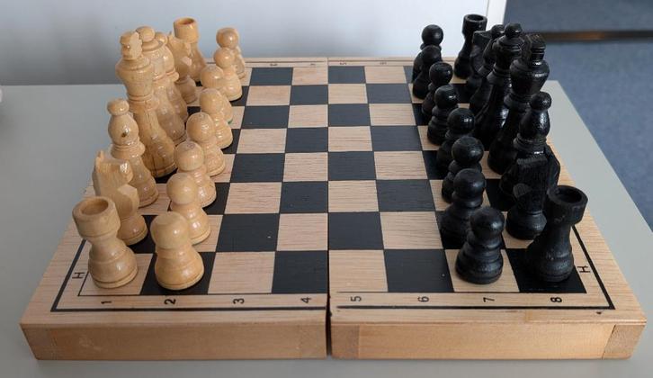 Houten Schaakspel, Opvouwbaar Schaakbord + Schaakstukken, Hobby en Vrije tijd, Denksport en Puzzels, Zo goed als nieuw, Schaken