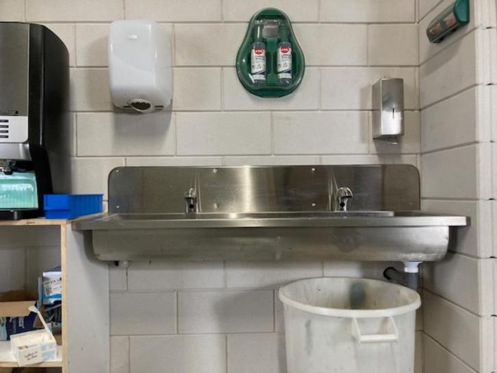 RVS wasgoot wastrog 1200 mm., spatscherm, 2 kraangaten., Doe-het-zelf en Verbouw, Sanitair, Nieuw, Douche, Rvs, Ophalen of Verzenden