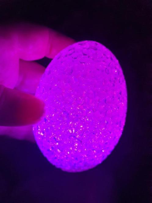 Zo goed als nieuw 4 lichtgevende ballen/ei, Diversen, Kerst, Zo goed als nieuw, Ophalen of Verzenden