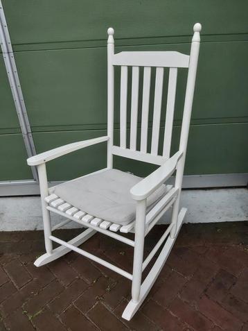 Houten witte schommelstoel babykamer  beschikbaar voor biedingen