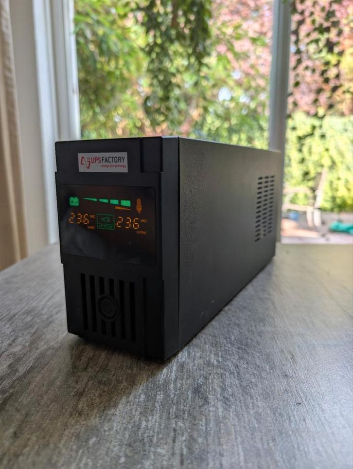 UPS Factory UPS LI-SS-850VA-S, Computers en Software, Noodvoedingen (UPS), Gebruikt, Ophalen of Verzenden