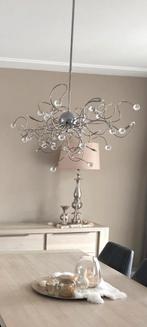 Moderne hanglamp met glazen details, Huis en Inrichting, Lampen | Hanglampen, Ophalen of Verzenden, Zo goed als nieuw, Glas, Modern