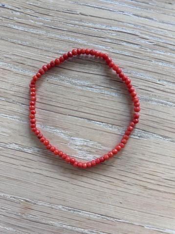 Fijne bloedkoraal armband  beschikbaar voor biedingen