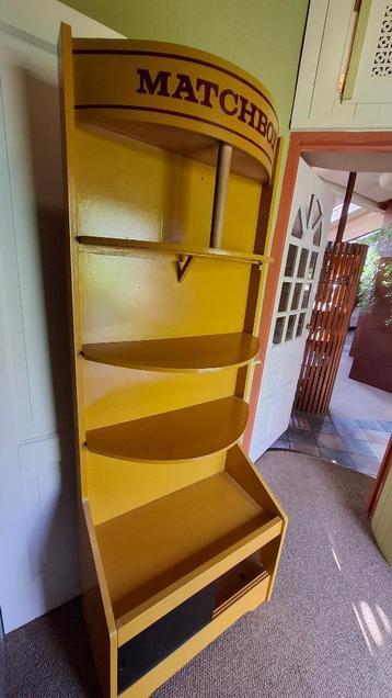 Hele unieke vintage Matchbox kast  beschikbaar voor biedingen