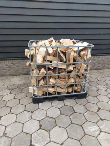 Droog esdoornhout €125,-- per losgestorte kuub. Haardhout.  beschikbaar voor biedingen